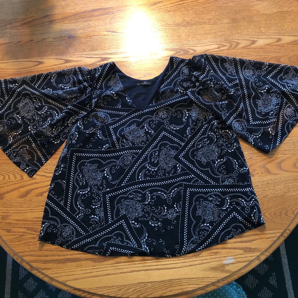 Black Vneck blouse with flare sleeves 14/16